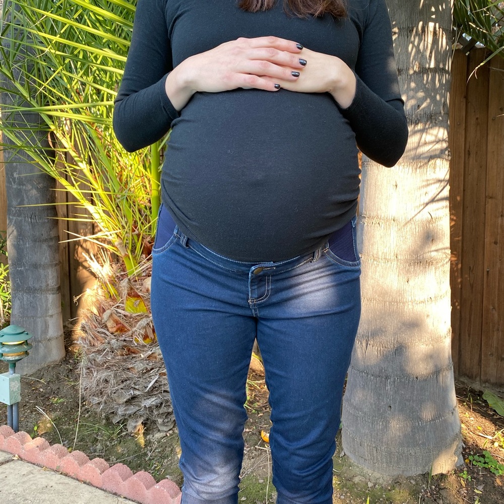 Maternity jeans with elastic waist